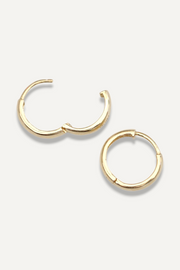 SB Studio Tara Hoops in polished 14k gold with a classic rounded silhouette and secure hinged closure.
